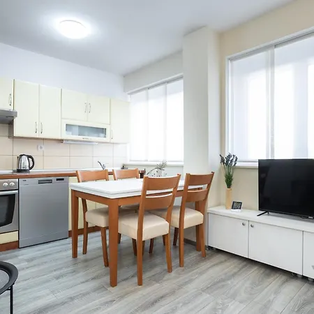 Apartman Apartment May Split