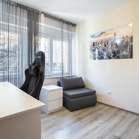 Апартаменти Apartment May *
